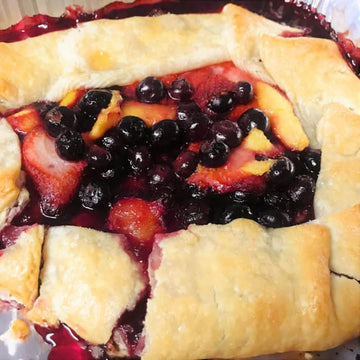 Grilled Peach Berry Pie - bushcooking.com